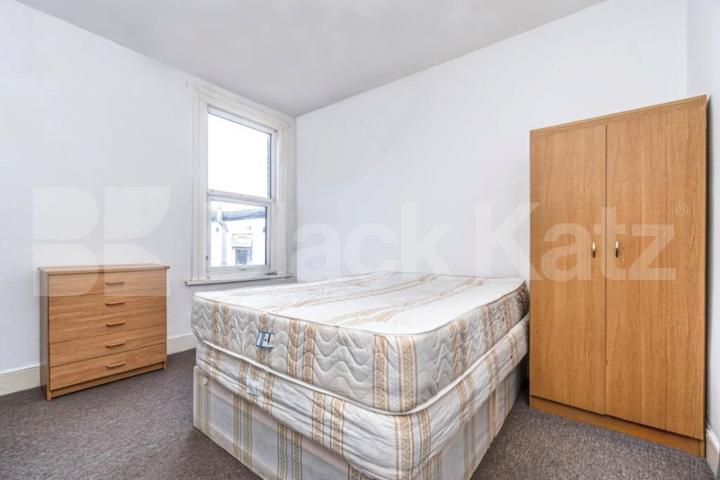 Perfect for 3 professional sharers or students looking to be in North London Frobisher Road , Haringey