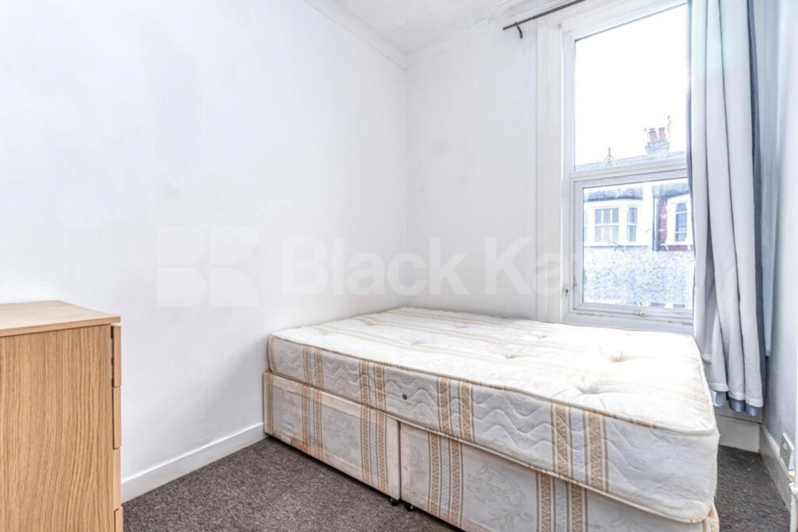 Perfect for 3 professional sharers or students looking to be in North London Frobisher Road , Haringey