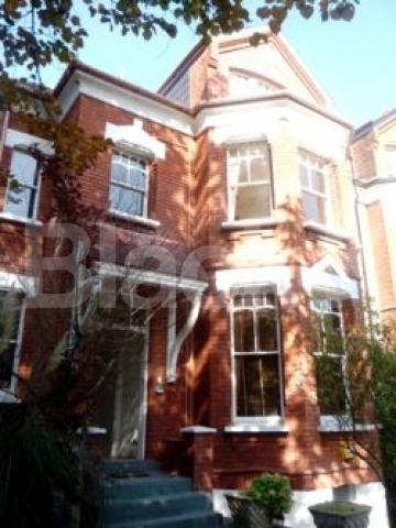 			3 Bedroom, 1 bath, 1 reception Maisonette			 Avenue Road, CROUCH END