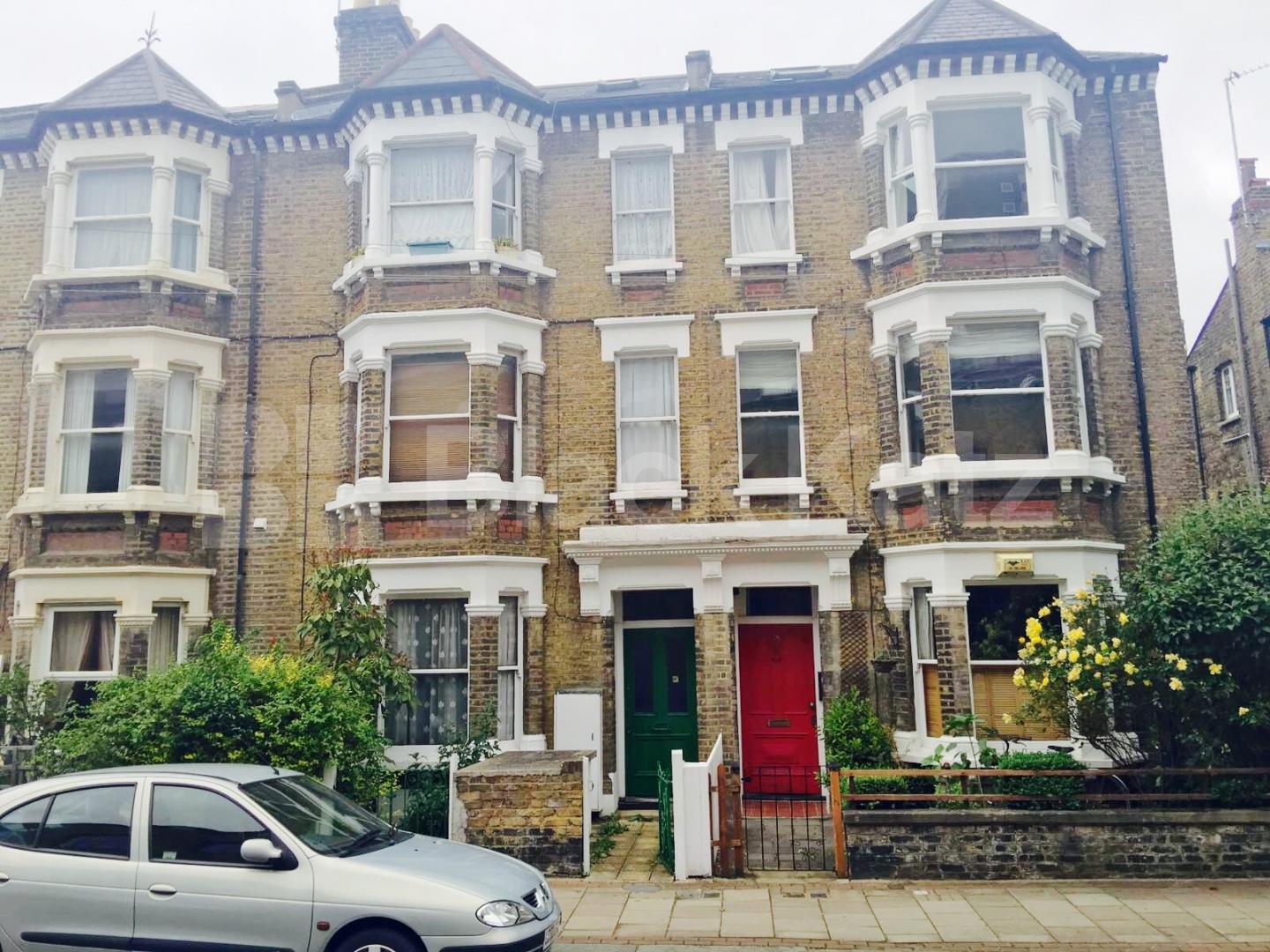 			LET, 2 Bedroom, 1 bath, 1 reception Apartment			 Warriner Gardens, Battersea