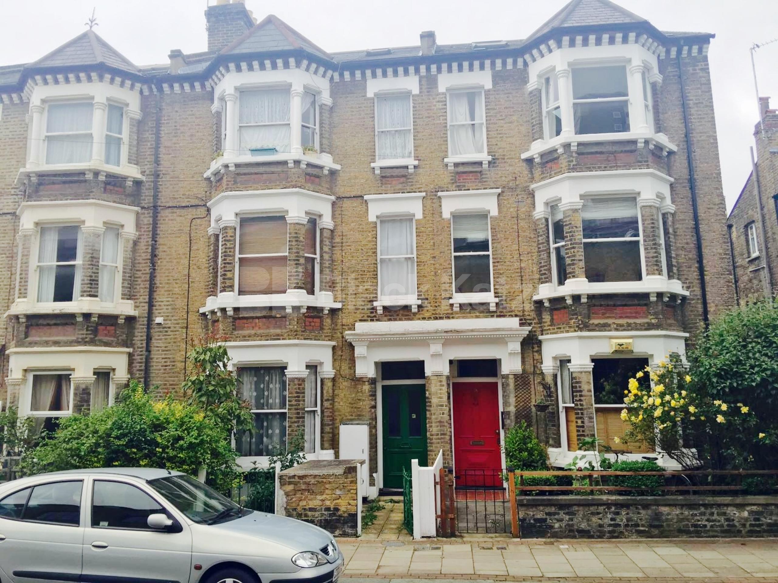 			LET, 2 Bedroom, 1 bath, 1 reception Apartment			 Warriner Gardens, Battersea SW11