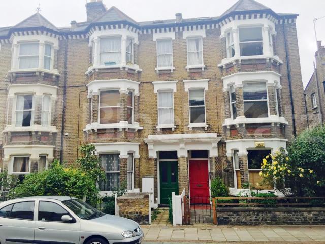 			LET, 2 Bedroom, 1 bath, 1 reception Apartment			 Warriner Gardens, Battersea