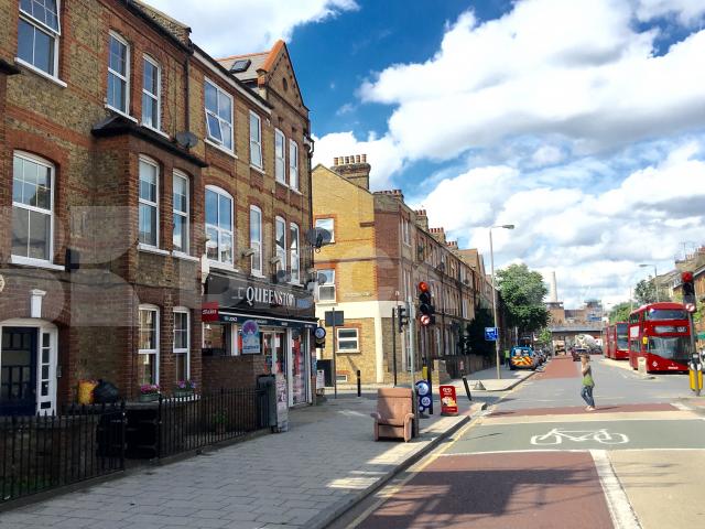 			LET , 3 Bedroom, 1 bath, 1 reception Apartment			 Queenstown Road, Battersea