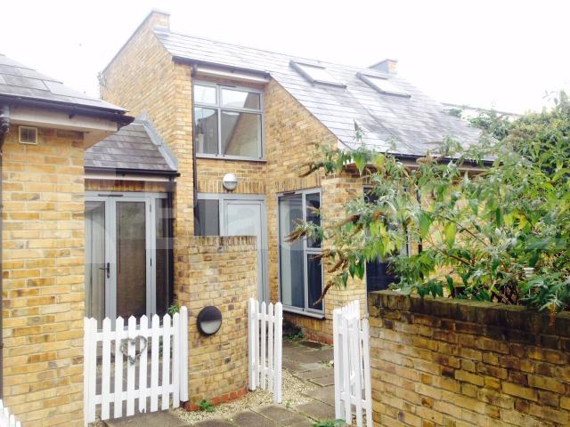 			NEW INSTRUCTION , 1 Bedroom, 1 bath, 1 reception House			 Bouvier Court, Darrell Road, East Dulwich
