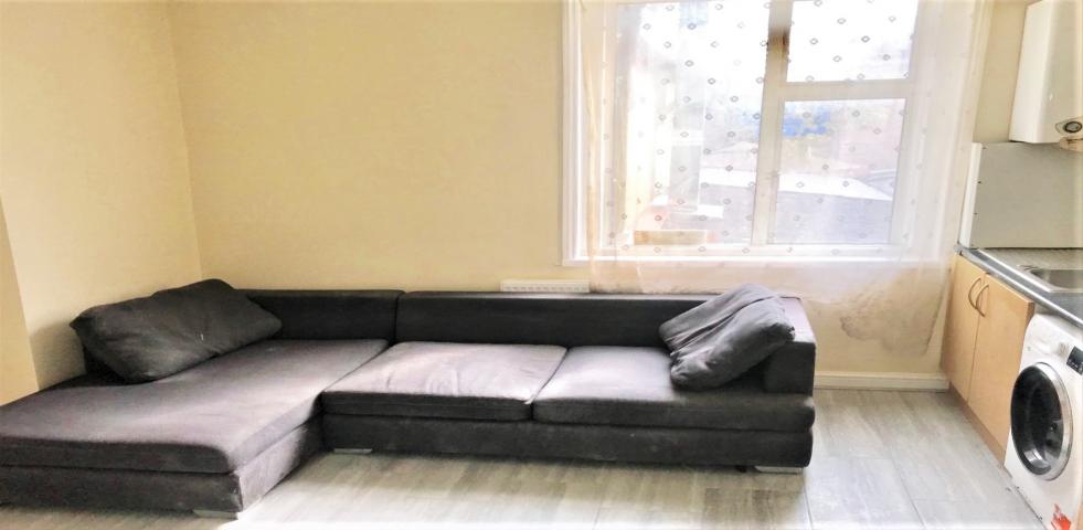 			3 Bedroom, 1 bath, 1 reception Flat			 High Road, WILLESDEN GREEN/DOLLIS HILL 