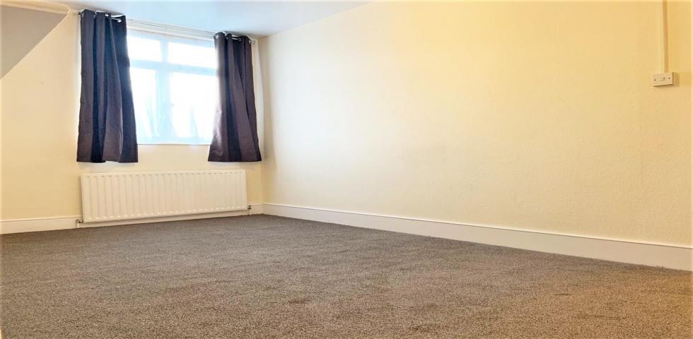 			4 Bedroom, 1 bath, 1 reception Flat			 High Road, WILLESDEN GREEN