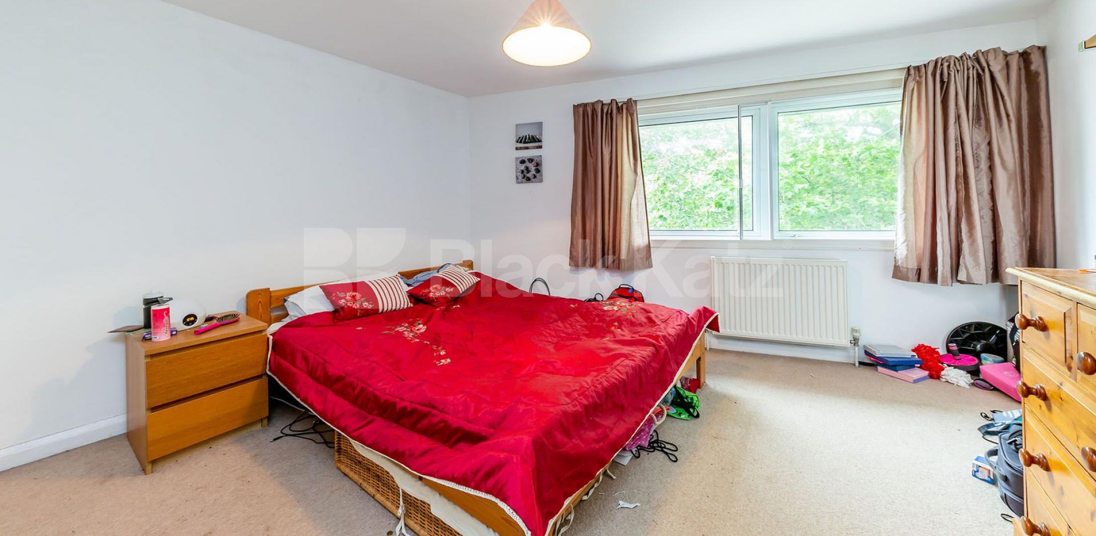 			2 Bedroom, 1 bath, 1 reception Flat			 High Road, East Finchley