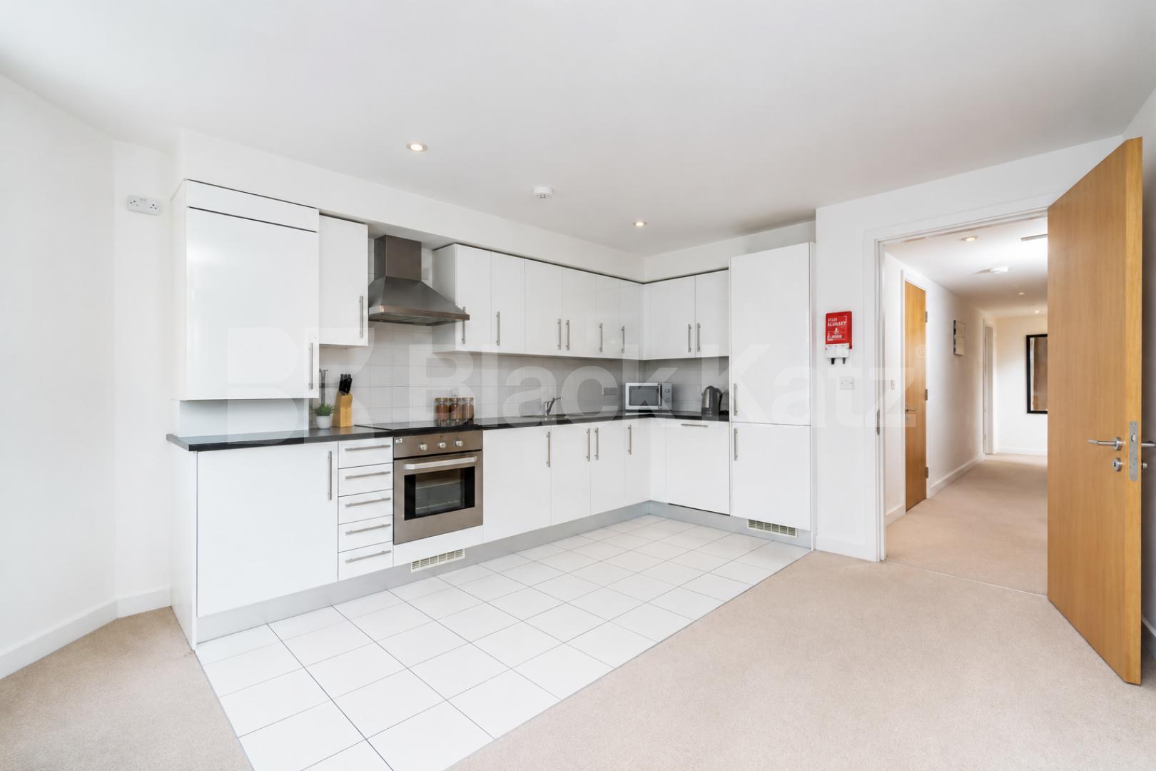 Spacious 2 Bed 2 Bath Apartment Near Spitalfields & Aldgate East Plumbers Row, Whitechapel