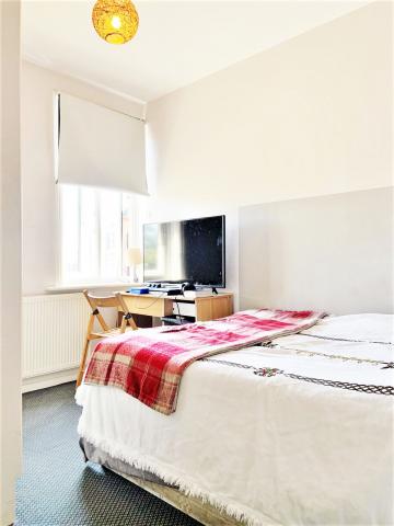 			1 Bedroom, 1 bath, 1 reception Apartment			 Edward Close, CRICKLEWOOD