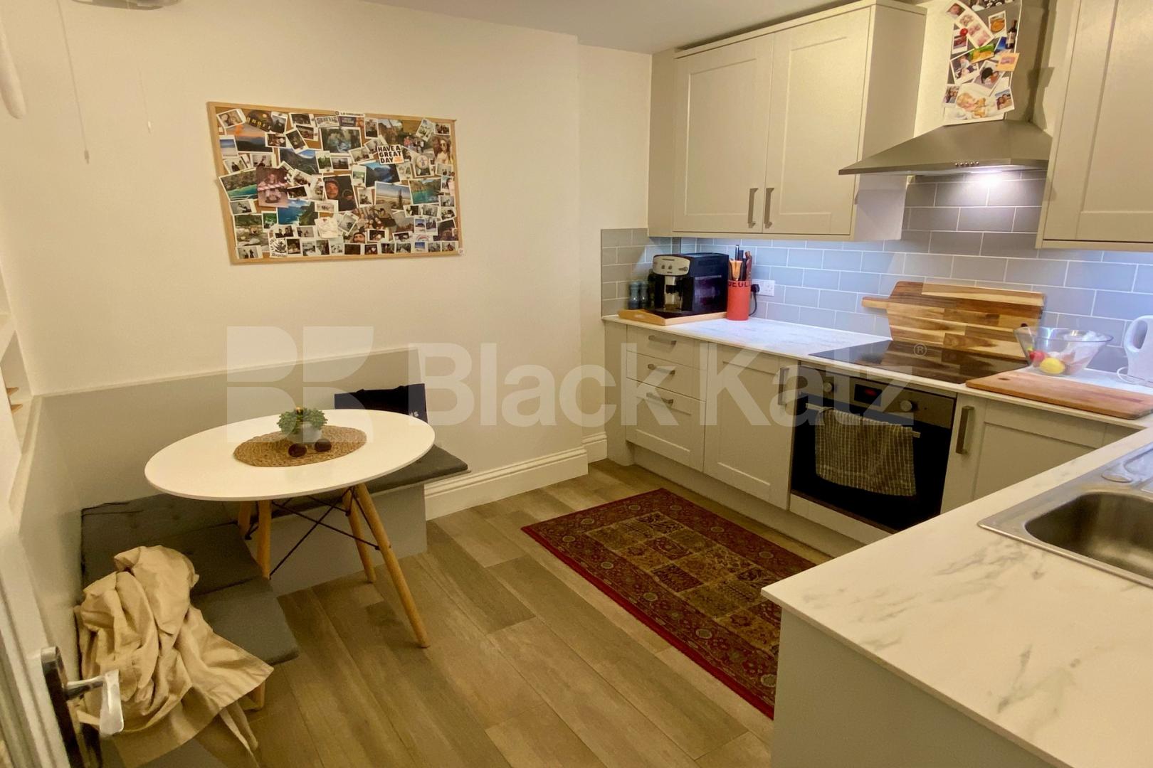  860 Sq. Ft. duplex apartment with 2 bathrooms & patio garden  Garland House Deptford High Street , Deptford