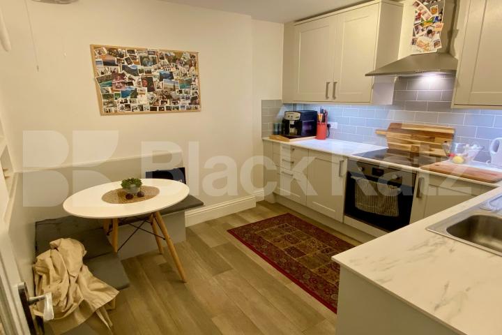  860 Sq. Ft. duplex apartment with 2 bathrooms & patio garden  Garland House Deptford High Street , Deptford