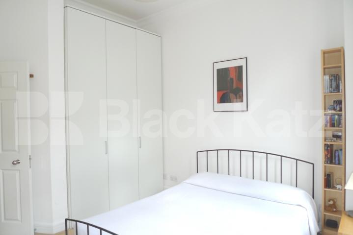 			LOCATION LOCATION LOCATION!, 1 Bedroom, 1 bath, 1 reception Flat			 Garrick Street, COVENT GARDEN