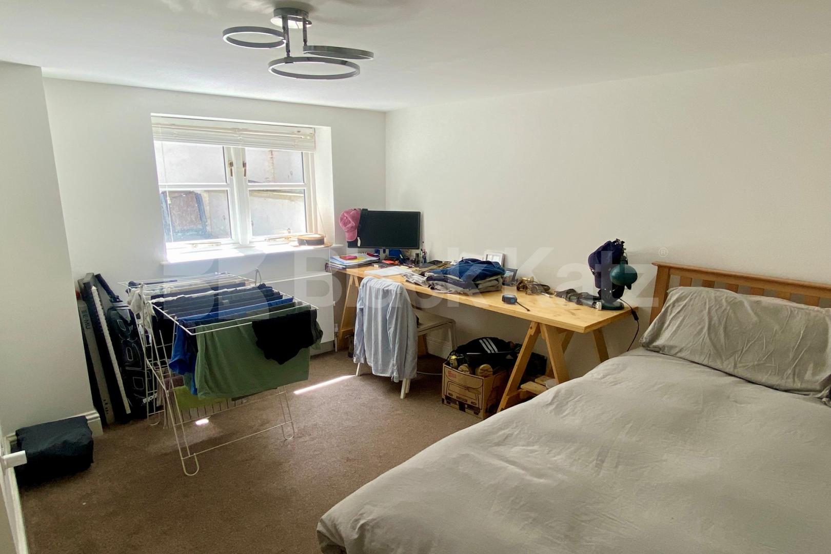  860 Sq. Ft. duplex apartment with 2 bathrooms & patio garden  Garland House Deptford High Street , Deptford