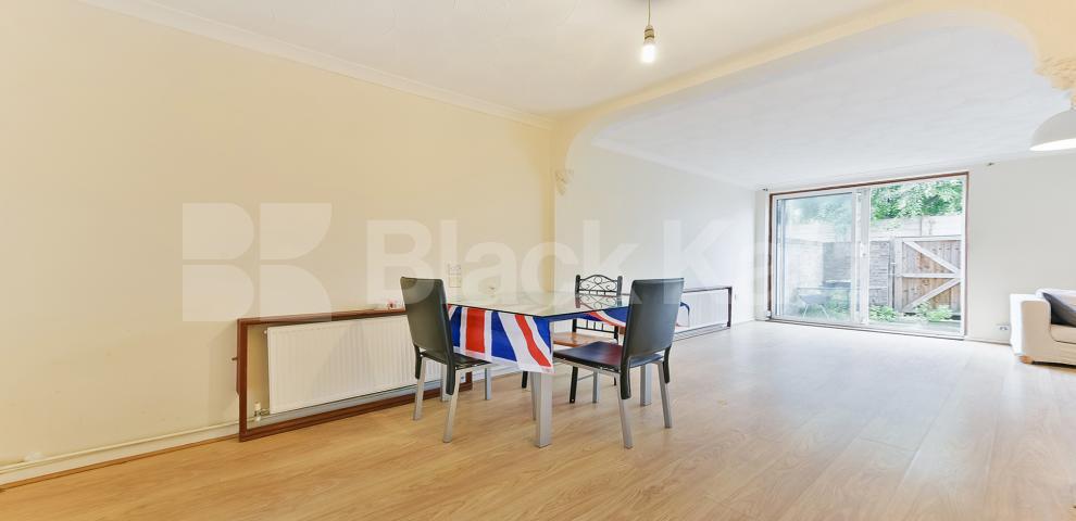 			NEW INSTRUCTION , 3 Bedroom, 1 bath, 1 reception Ground Floor Maisonette			 Glengall Grove, Canary Wharf