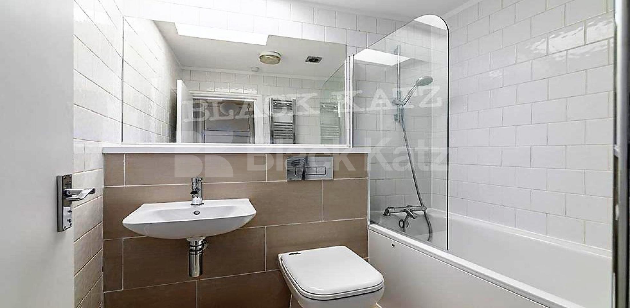 Newly refurbished modern one bedroom flat located within a stones throw to Tube. Great Western Road , Westbourne Park 