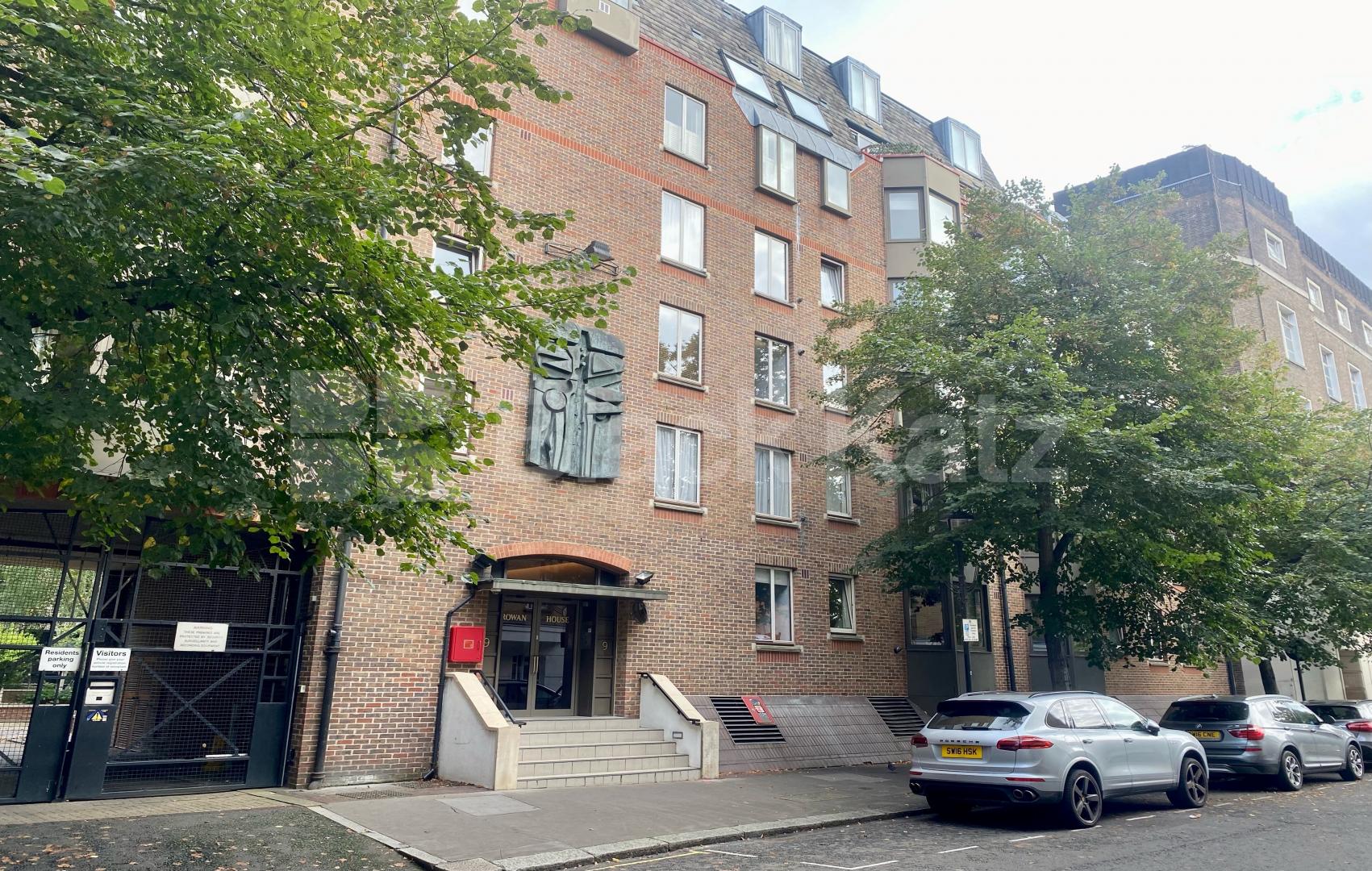 Spacious, bright & airy double studio in the heart of Westminster  Rowan Court. Greycoat Street, Westminister 