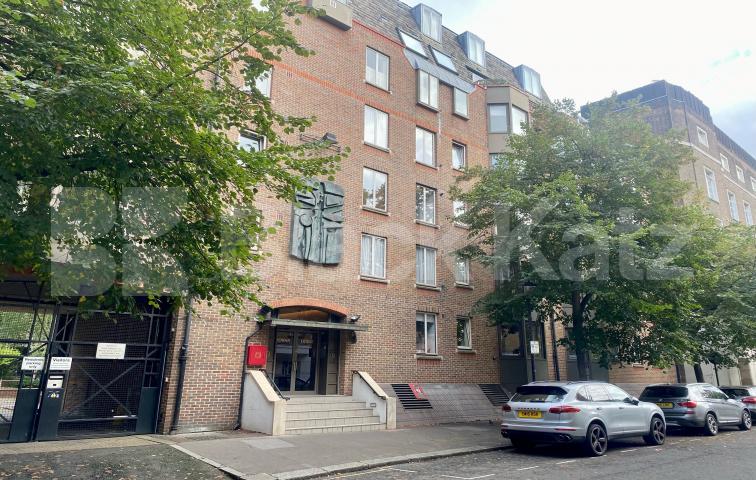 Spacious, bright & airy double studio in the heart of Westminster  Rowan Court. Greycoat Street, Westminister 