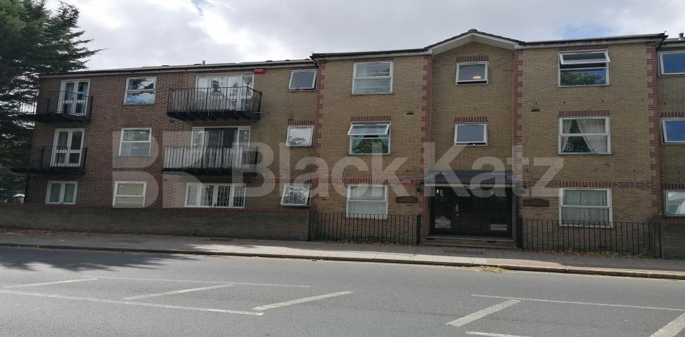 			NEW INSTRUCTION , 2 Bedroom, 1 bath, 1 reception Apartment			 Tower Mansions  Grange Road, Tower Bridge 