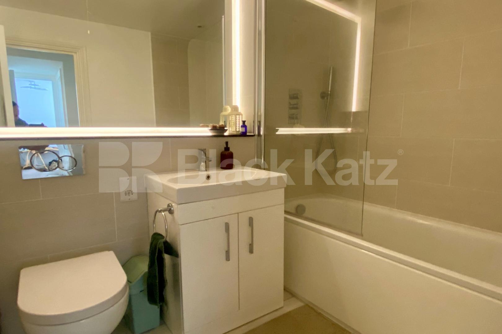  860 Sq. Ft. duplex apartment with 2 bathrooms & patio garden  Garland House Deptford High Street , Deptford