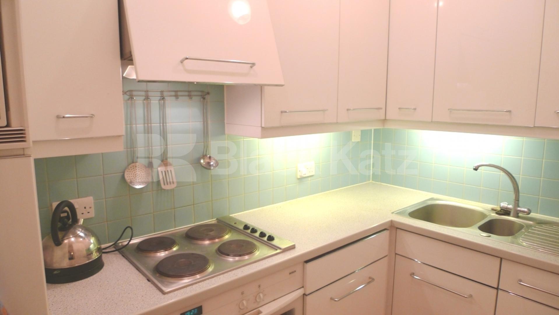 			LOCATION LOCATION LOCATION!, 1 Bedroom, 1 bath, 1 reception Flat			 Garrick Street, COVENT GARDEN
