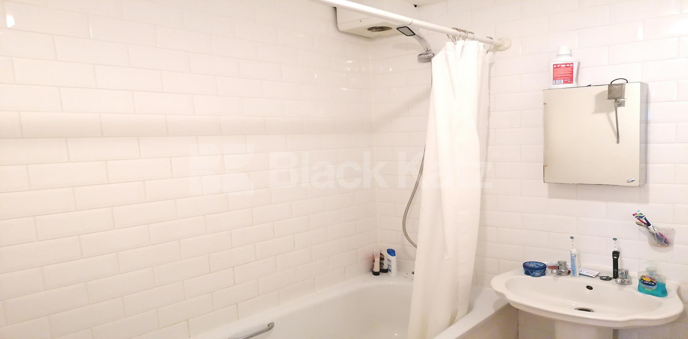 			NEW INSTRUCTION , 2 Bedroom, 1 bath, 1 reception Apartment			 Tower Mansions  Grange Road, Tower Bridge 