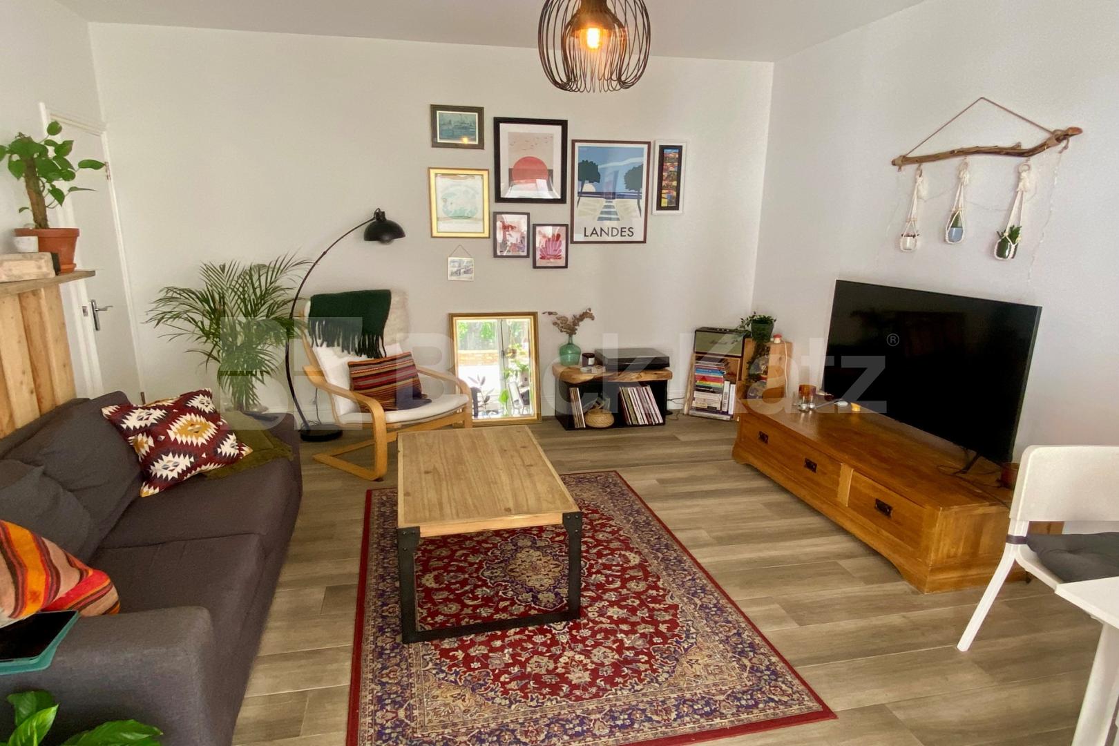  860 Sq. Ft. duplex apartment with 2 bathrooms & patio garden  Garland House Deptford High Street , Deptford