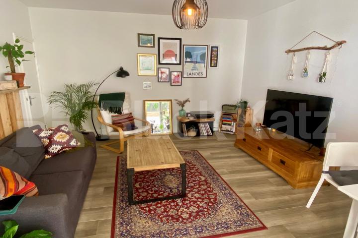  860 Sq. Ft. duplex apartment with 2 bathrooms & patio garden  Garland House Deptford High Street , Deptford