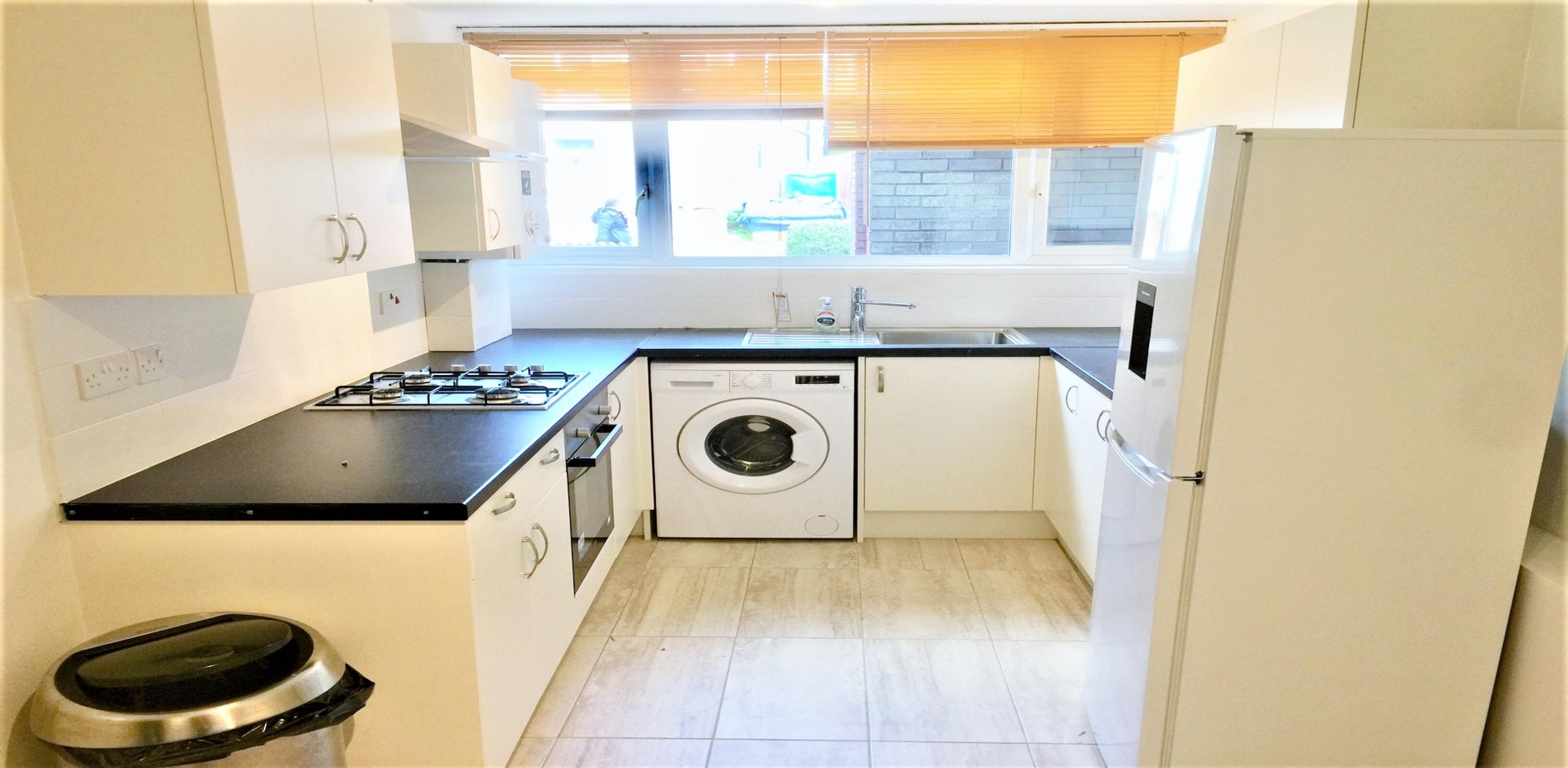 			PRIVATE GARDEN, 4 Bedroom, 1 bath, 1 reception Flat			 Dyne Road, KILBURN NW6