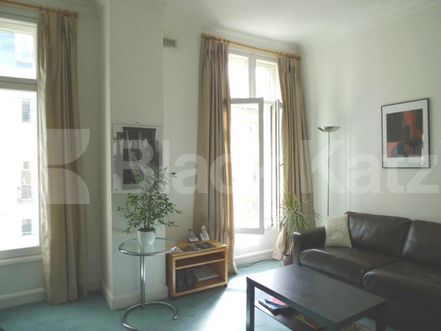 			LOCATION LOCATION LOCATION!, 1 Bedroom, 1 bath, 1 reception Flat			 Garrick Street, COVENT GARDEN