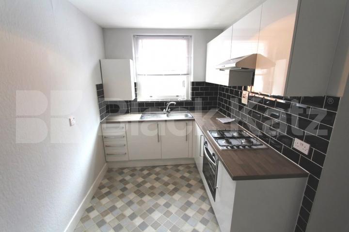 			NEW INSTRUCTION!, 2 Bedroom, 1 bath, 1 reception Flat			 Gilbert Street, Bond Street