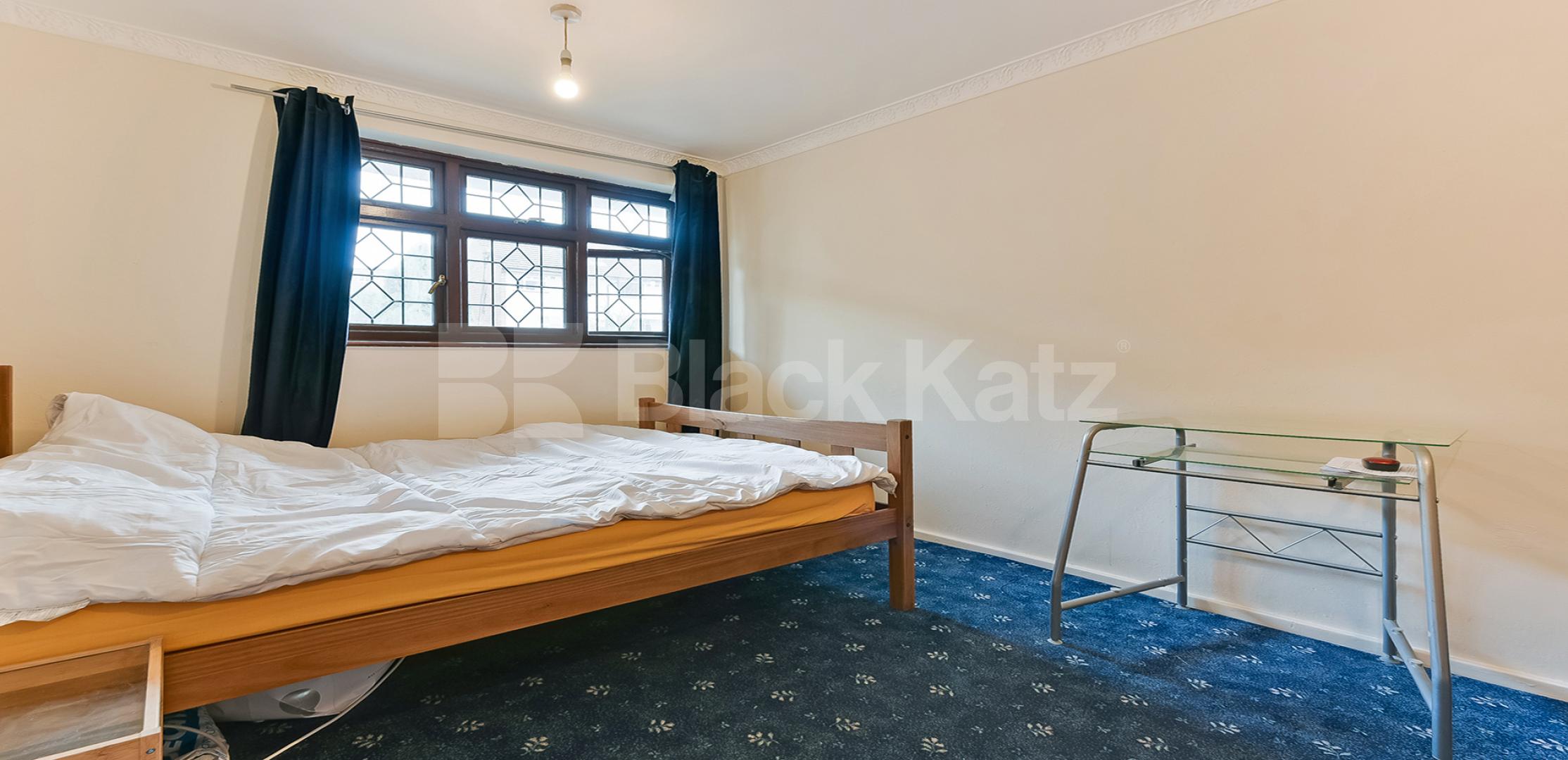 			NEW INSTRUCTION , 3 Bedroom, 1 bath, 1 reception Ground Floor Maisonette			 Glengall Grove, Canary Wharf