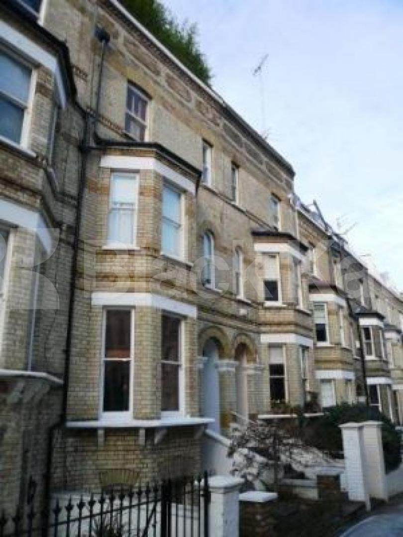 			MUST SEE!!!, 2 Bedroom, 1 bath, 1 reception Flat			 Gayton Road, HAMPSTEAD