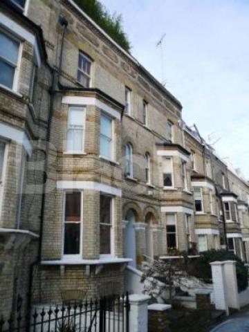 			MUST SEE!!!, 2 Bedroom, 1 bath, 1 reception Flat			 Gayton Road, HAMPSTEAD