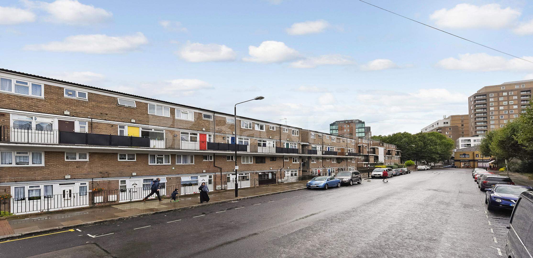 			NEW INSTRUCTION , 3 Bedroom, 1 bath, 1 reception Ground Floor Maisonette			 Glengall Grove, Canary Wharf