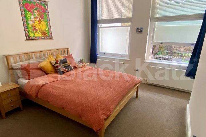  860 Sq. Ft. duplex apartment with 2 bathrooms & patio garden  Garland House Deptford High Street , Deptford
