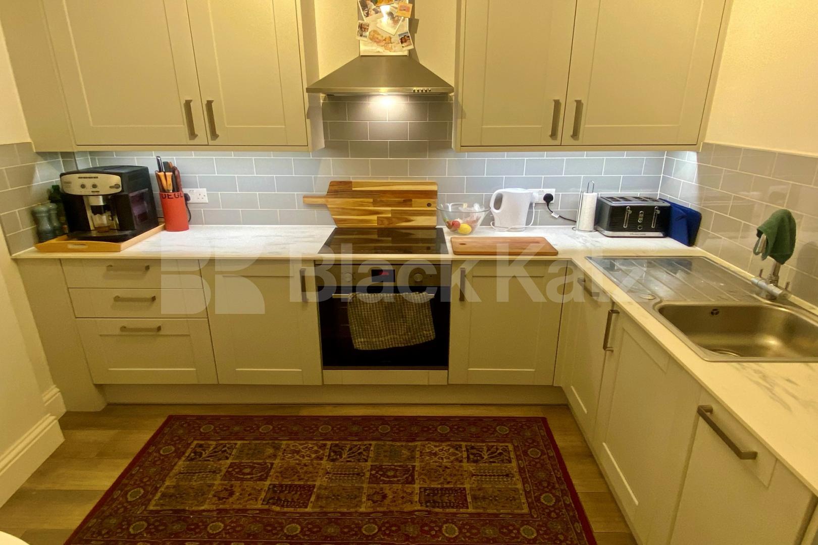  860 Sq. Ft. duplex apartment with 2 bathrooms & patio garden  Garland House Deptford High Street , Deptford