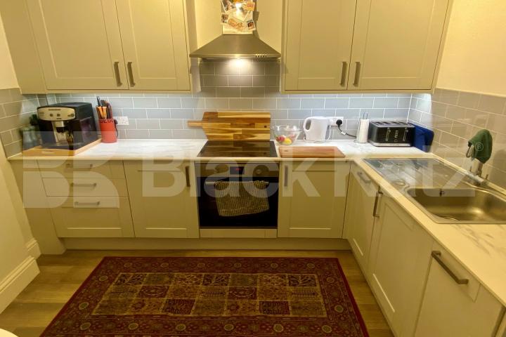  860 Sq. Ft. duplex apartment with 2 bathrooms & patio garden  Garland House Deptford High Street , Deptford