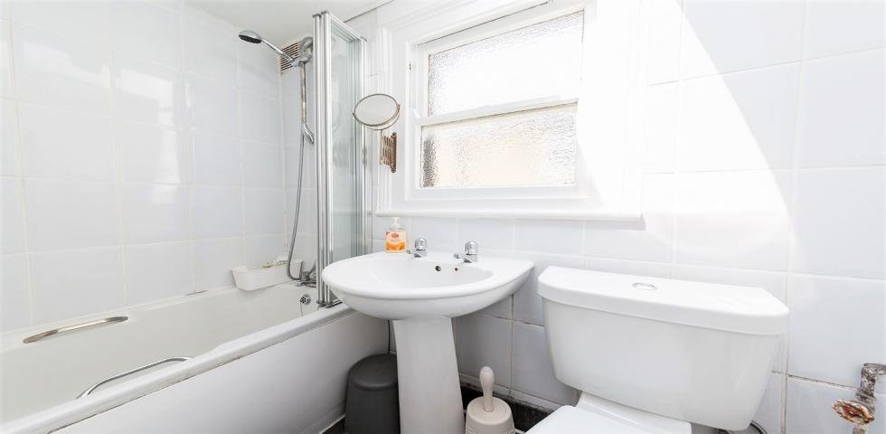 			3 Bedroom, 1 bath, 1 reception Flat			 Ravenshaw Street, WEST HAMPSTEAD
