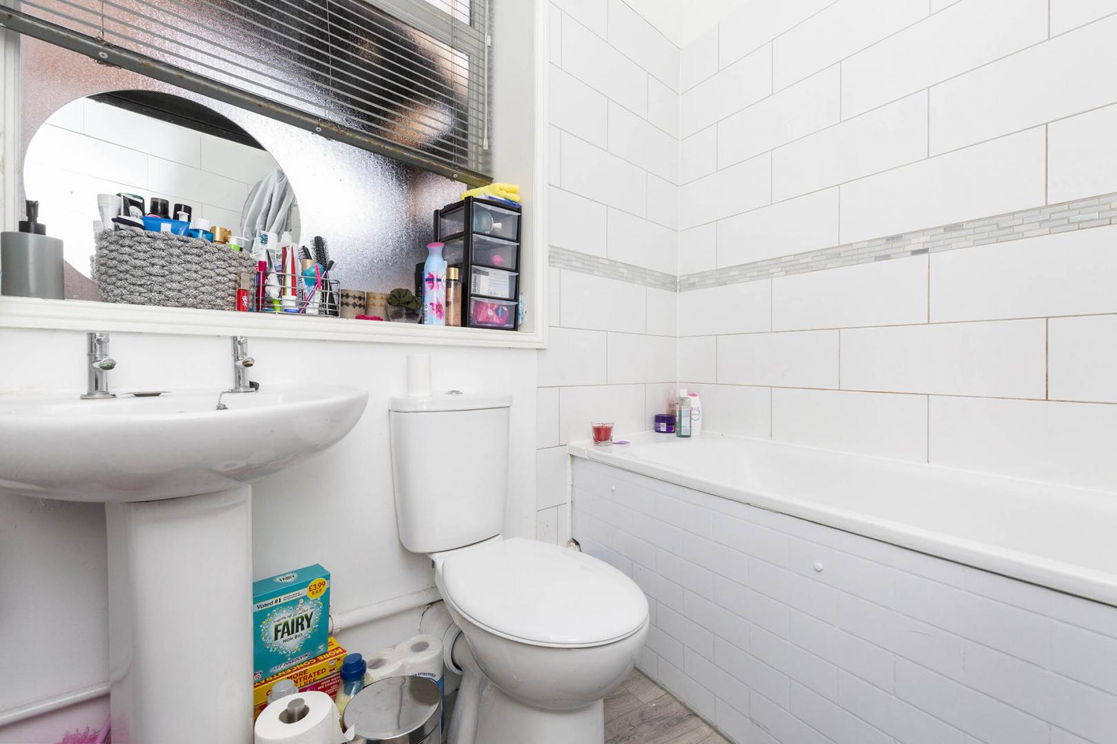 			3 Bedroom, 3 bath, 1 reception Flat			 Parade Mansions, Watford Way, Hendon