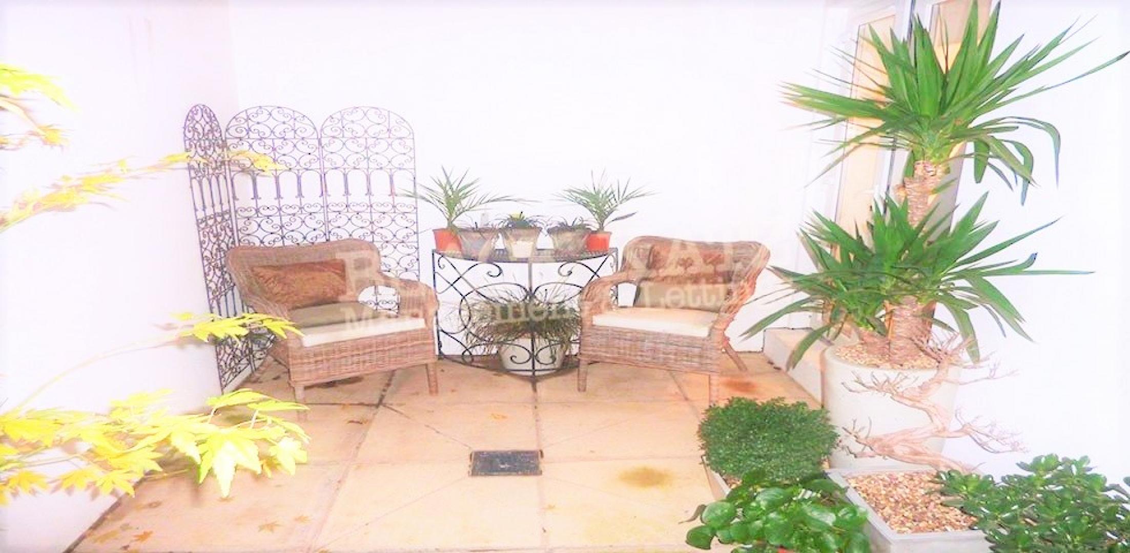 			PRIVATE PATIO GARDEN, 2 Bedroom, 1 bath, 1 reception House			 Parliament Hill, HAMPSTEAD HEATH