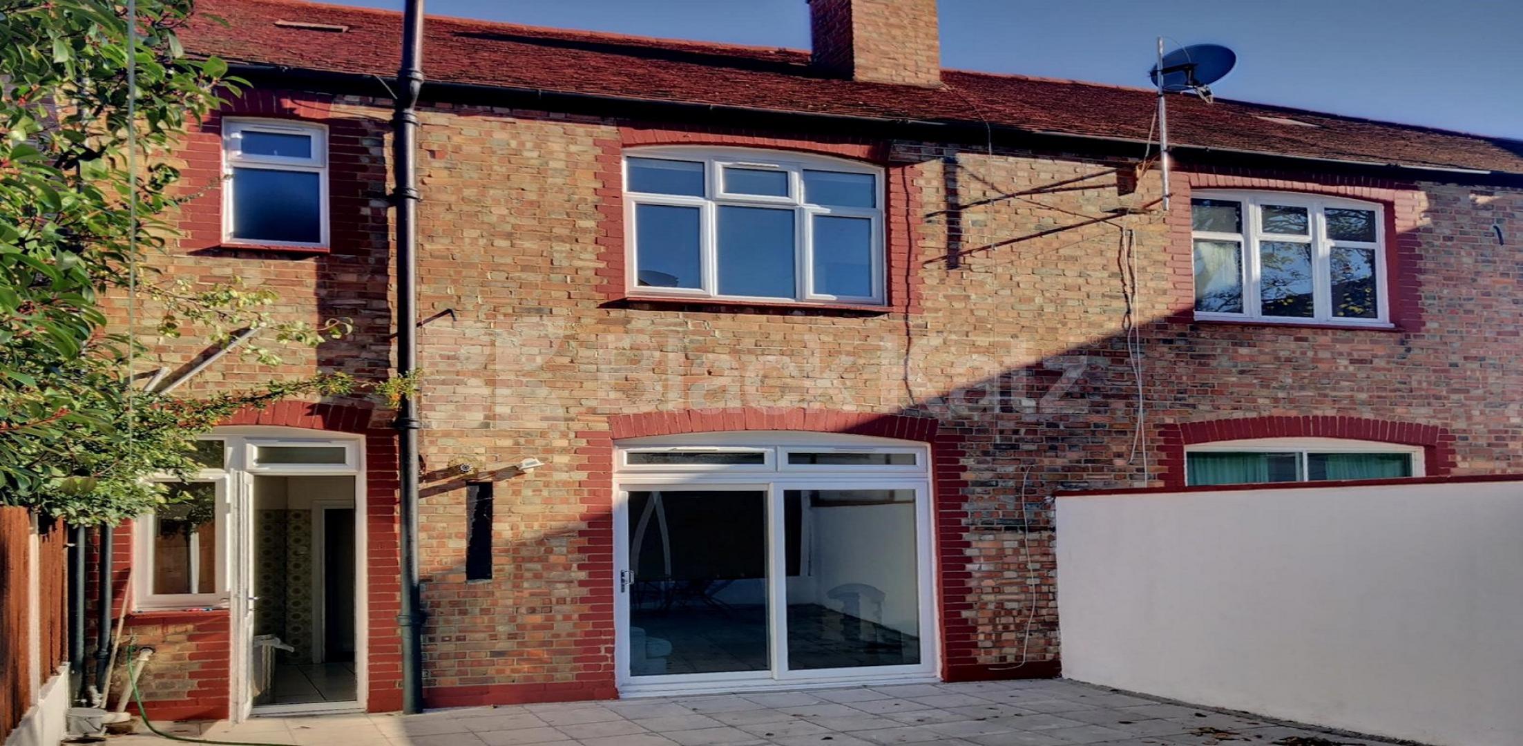 			LET , 3 Bedroom, 1 bath, 1 reception House			 Tulse Hill, Brixton/Tulse Hill 