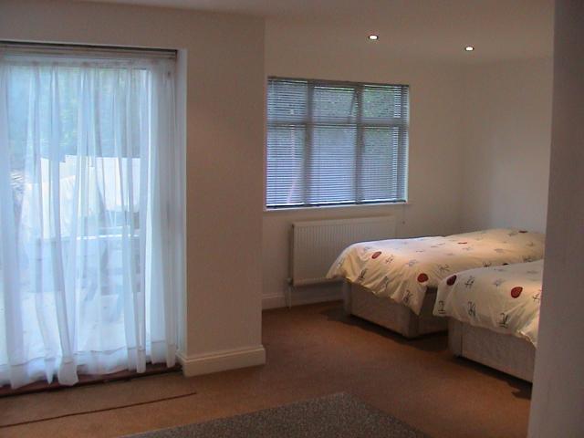 			Spacious, Studio Apartment, 1 bath, 1 reception Flat			 Hendon Way, GOLDERS GREEN