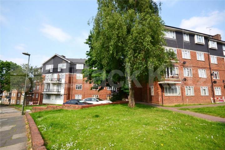 Spacious 3 double bedroom property with access to a balcony  Elmfield Road, East Finchley