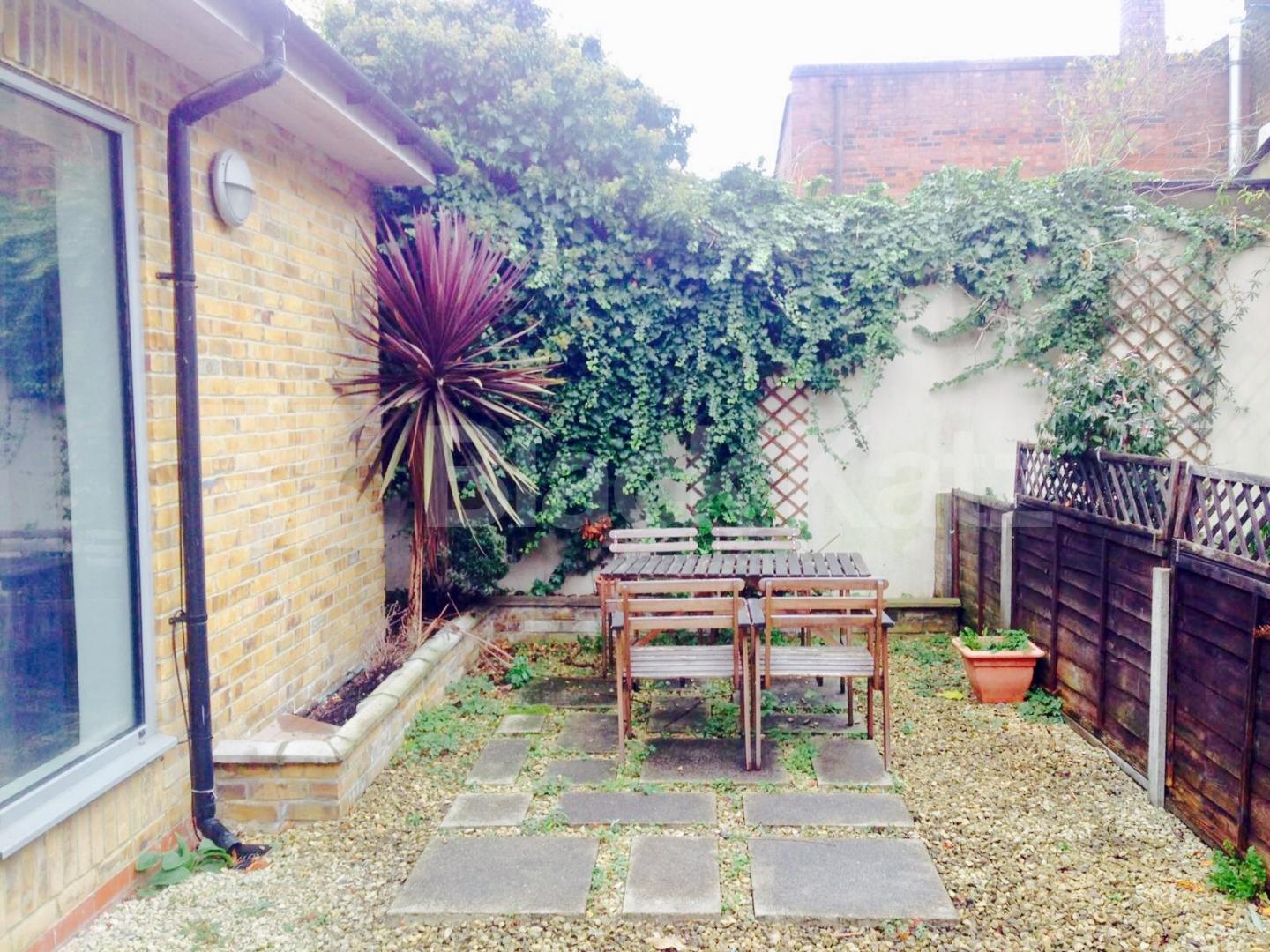 			NEW INSTRUCTION , 1 Bedroom, 1 bath, 1 reception House			 Bouvier Court, Darrell Road, East Dulwich
