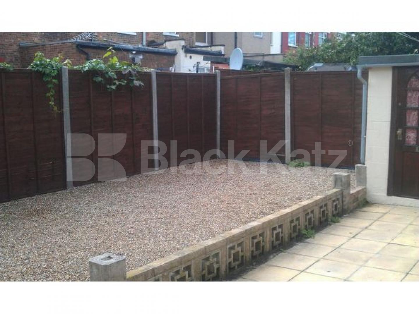 			Whole House and separate annex!, 5 Bedroom, 1 bath, 1 reception House			 Berwick Road, WOOD GREEN