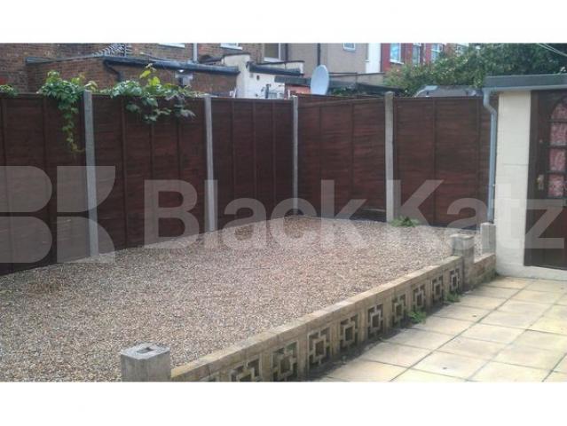 			Whole House and separate annex!, 5 Bedroom, 1 bath, 1 reception House			 Berwick Road, WOOD GREEN