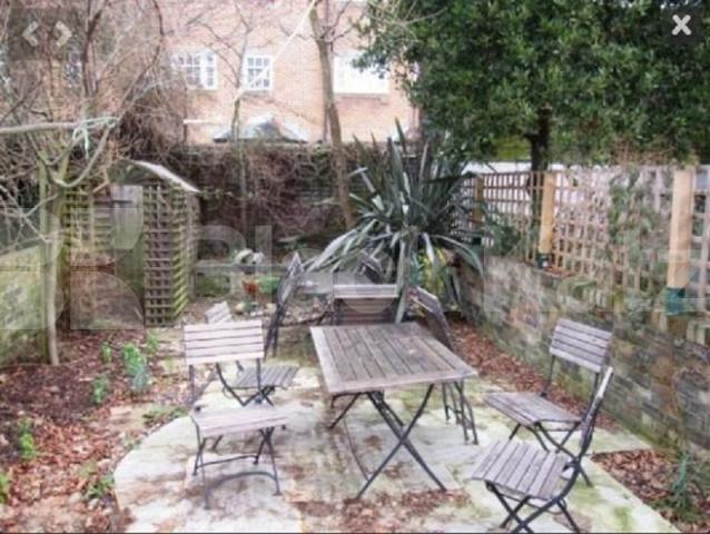 			STUNNING HOUSE!, 4 Bedroom, 1 bath, 1 reception House			 Kiver Road, UPPER HOLLOWAY