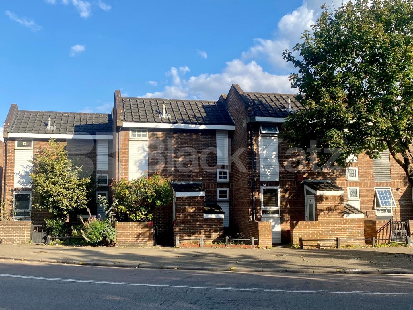 Spacious split level house with parking & charming patio garden Garratt Lane, Earlsfield