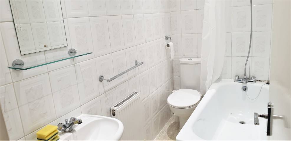 			WATER RATES INCLUDED, 1 Bedroom, 1 bath, 1 reception Flat			 Glenmore Road, BELSIZE PARK