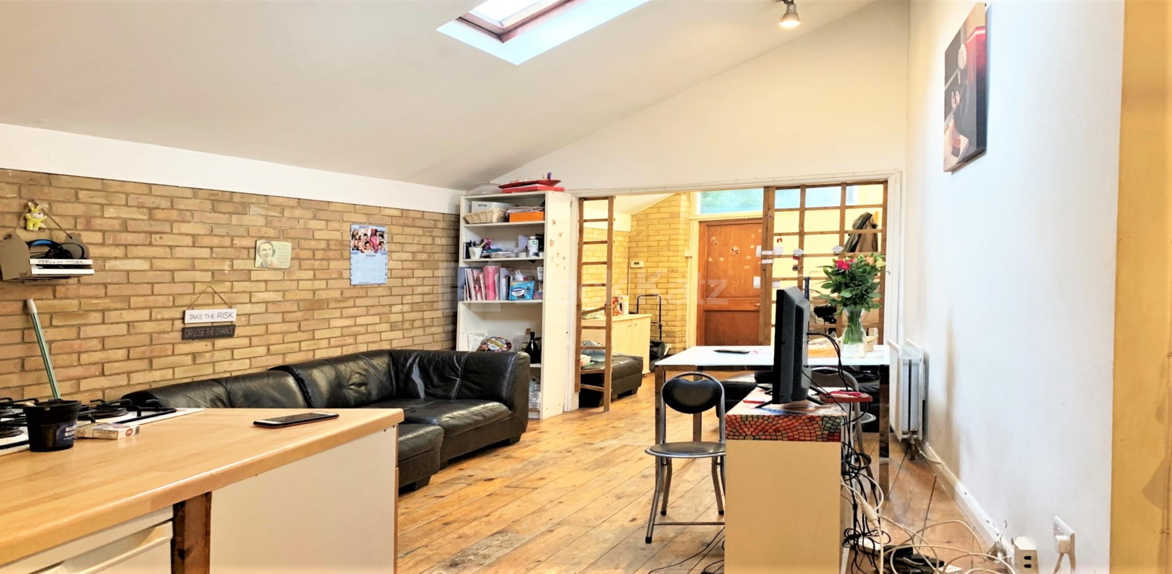 			Studio Apartment, 1 bath, 1 reception Studio			 Glenroy Street, North Kensington W12